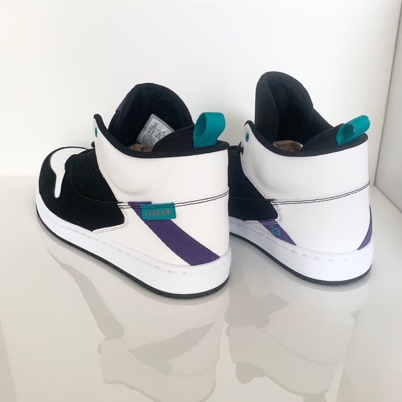 Jordan Fadeaway Basketball Sneakers - Picture 5 of 12